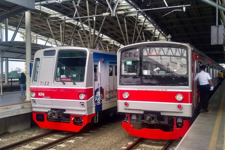 KAI-KRL-Buatan-Dalam-Negeri-3-11
